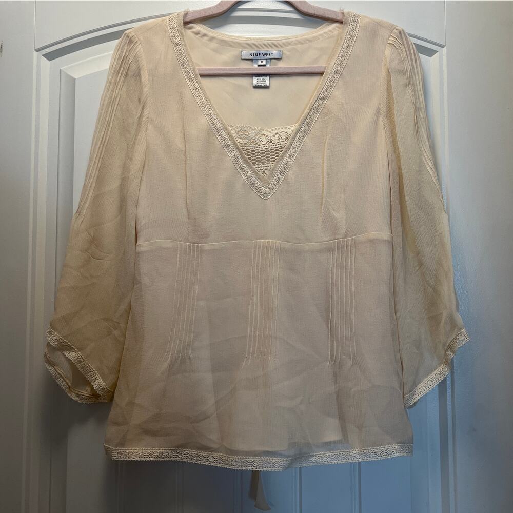 Nine West Womenโs 100% Silk V-Neck Tie Back Summer Tunic Top Blouse Size 8 Beige